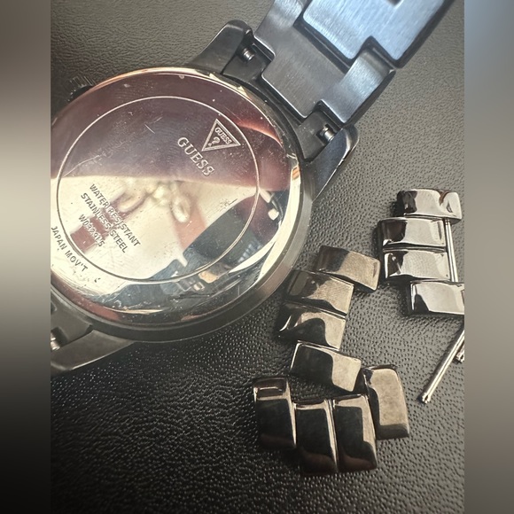 Black guess watch - Picture 3 of 5